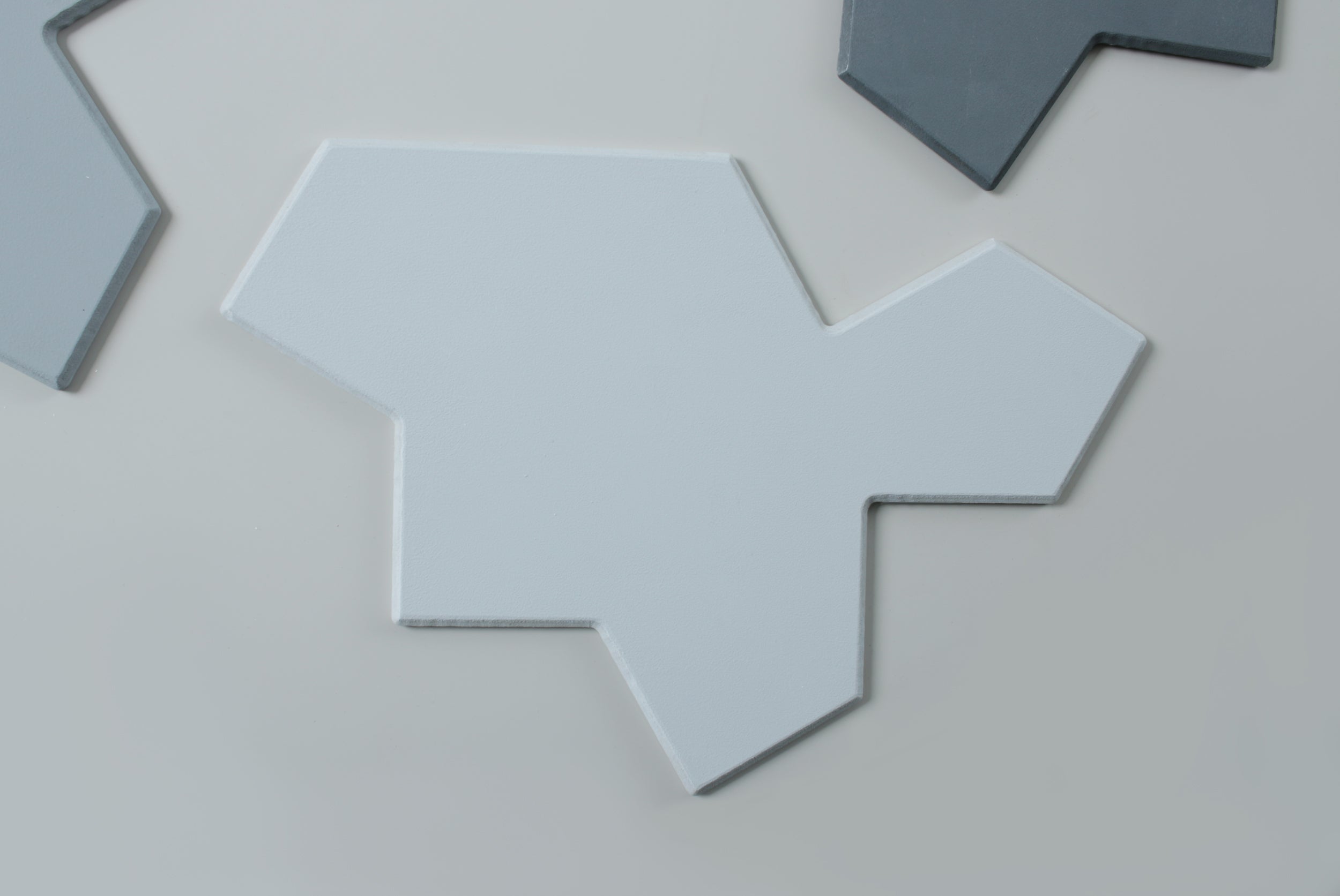 Chiral aperiodic monotile -white grey tile