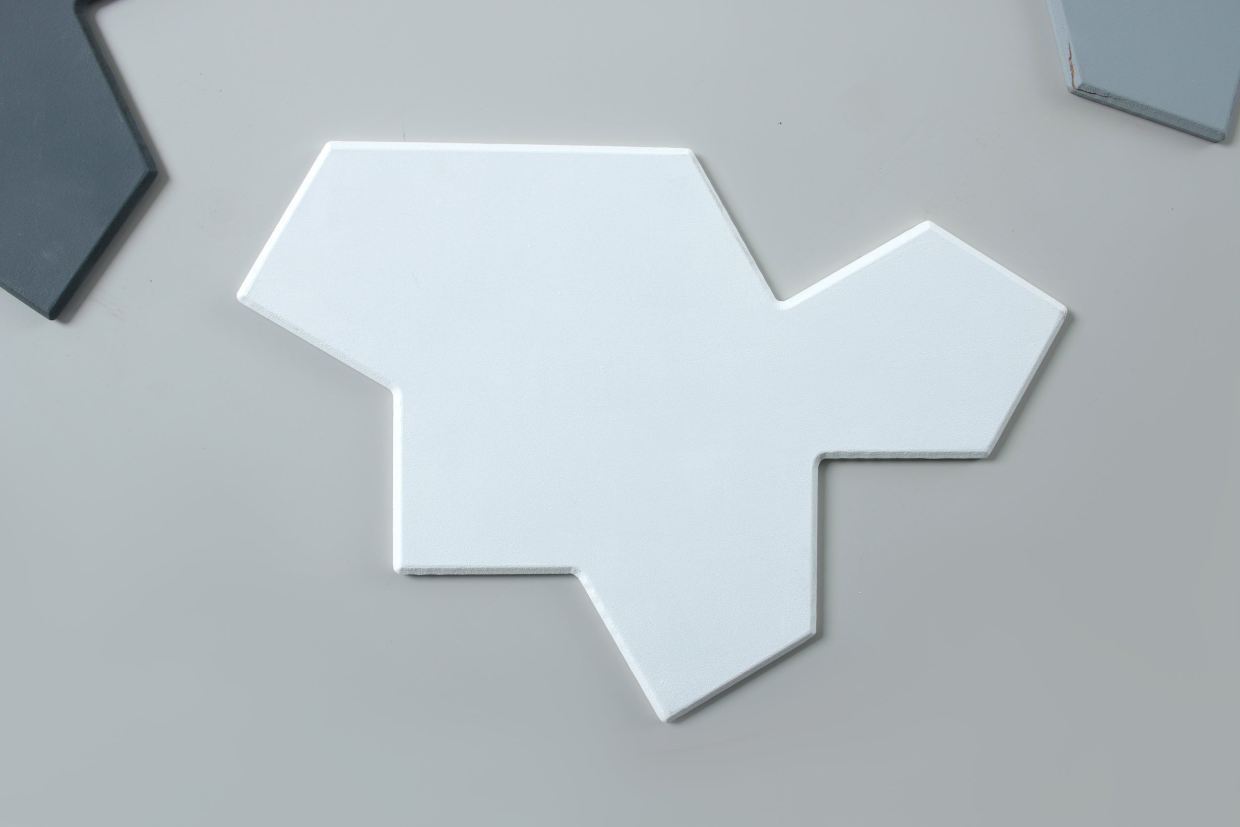 Chiral aperiodic monotile -white tile